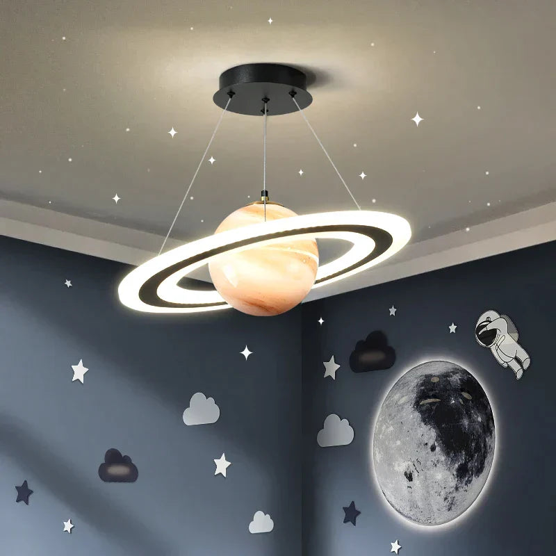 DecorBites™ مصباح قلادة كوكبي LED أكريليك: ثريات نجوم لغرفة الأطفال وغرفة المعيشة وغرفة النوم
