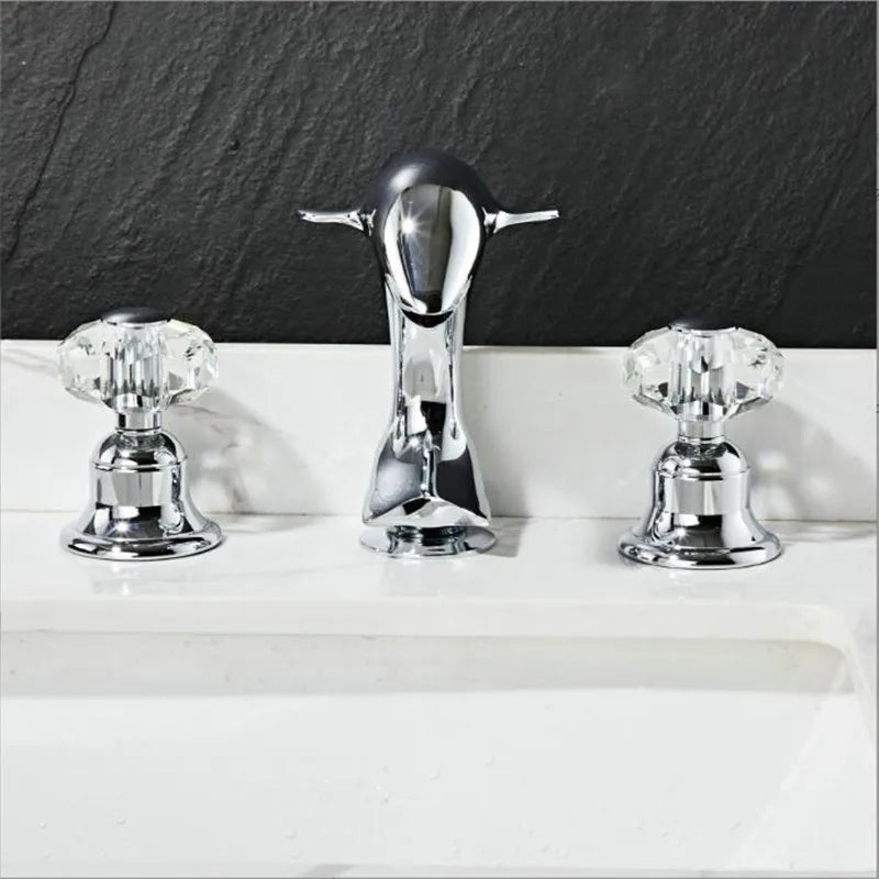 DecorBites™ Gold Basin Faucet: خلاط حوض ذهبي من النحاس والنيكل على شكل دولفين للحمام، 3 فتحات واسع الانتشار