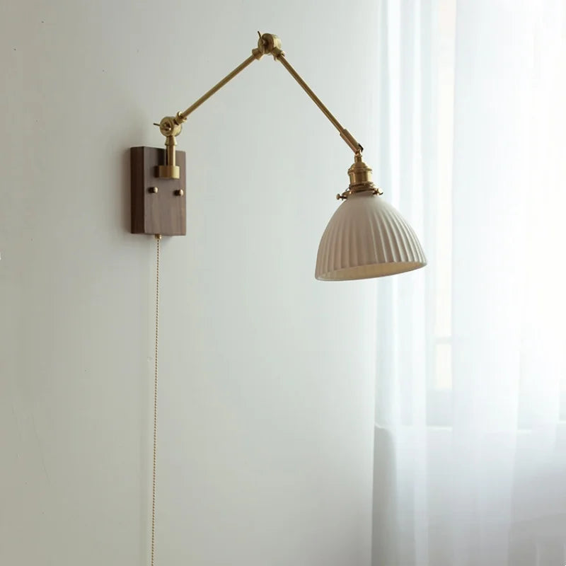 مصباح حائط سيراميك DecorBites™ على شكل كرة من خشب الجوز النحاسي مع مفتاح سحب بسلسلة