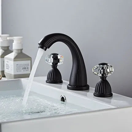 DecorBites™ صنبور حوض ذهبي بمقبض كريستال، 3 فتحات، خلاط حوض حمام واسع الانتشار