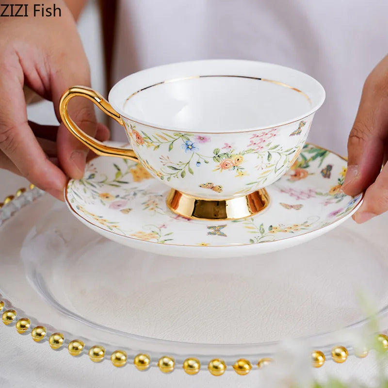 Ensemble Tasse et Soucoupe en Céramique Motif Fleurs Dorées DecorBites™ pour une Expérience Culinaire Élégante