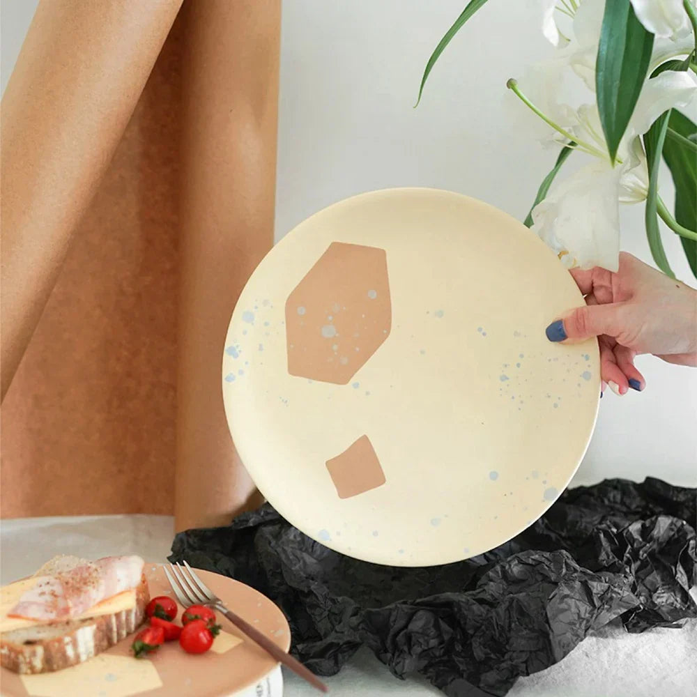 طبق طعام دائري من ألياف الخيزران بتصميم كوري من DecorBites™ للحلويات والفواكه والكعك