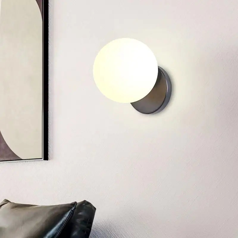 Applique murale LED DecorBites™ boule de verre dorée pour la décoration du salon, de la chambre et de la salle de bain