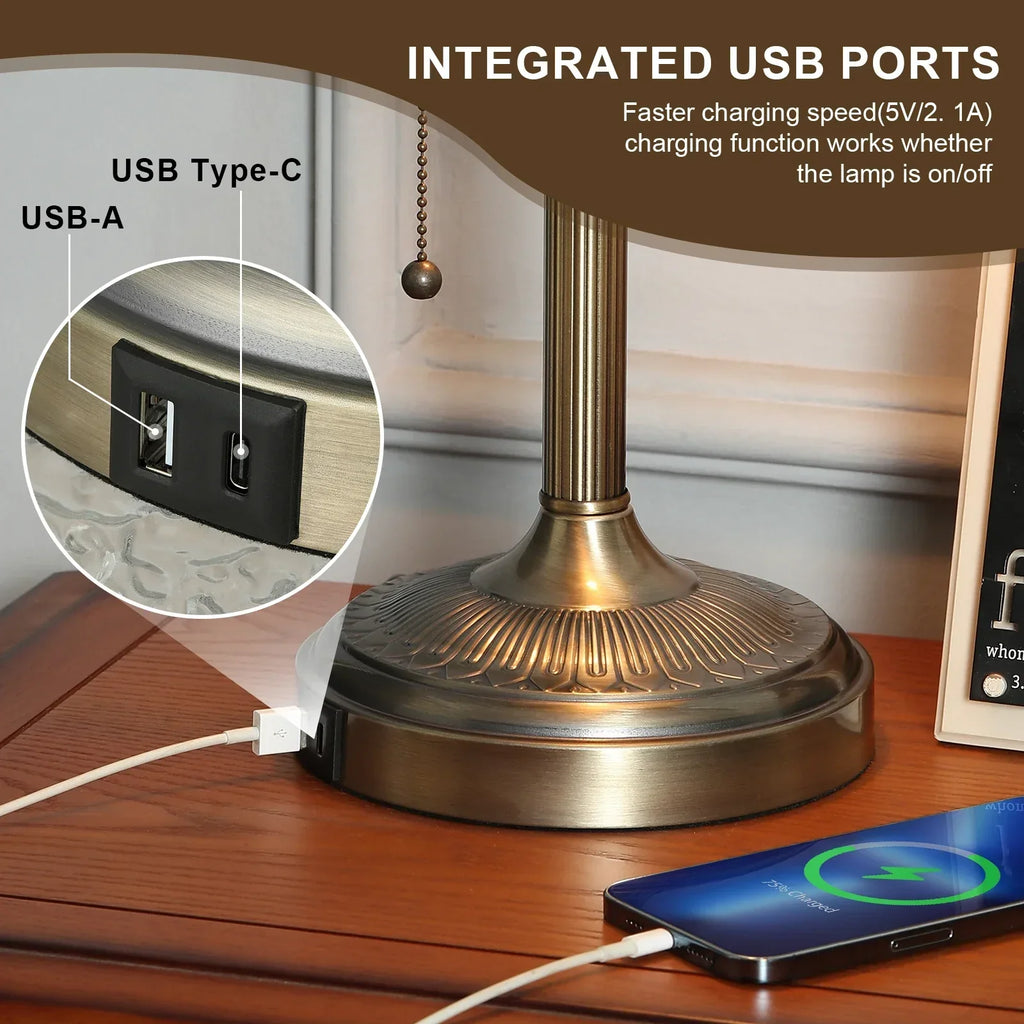 مصباح مكتب مصرفيين زجاجي أخضر DecorBites™ مع منفذ شحن USB ومفتاح سحب بسلسلة