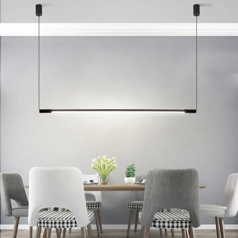 ثريا DecorBites™ المعلقة الخطية LED السوداء القابلة للتعتيم لغرفة الطعام
