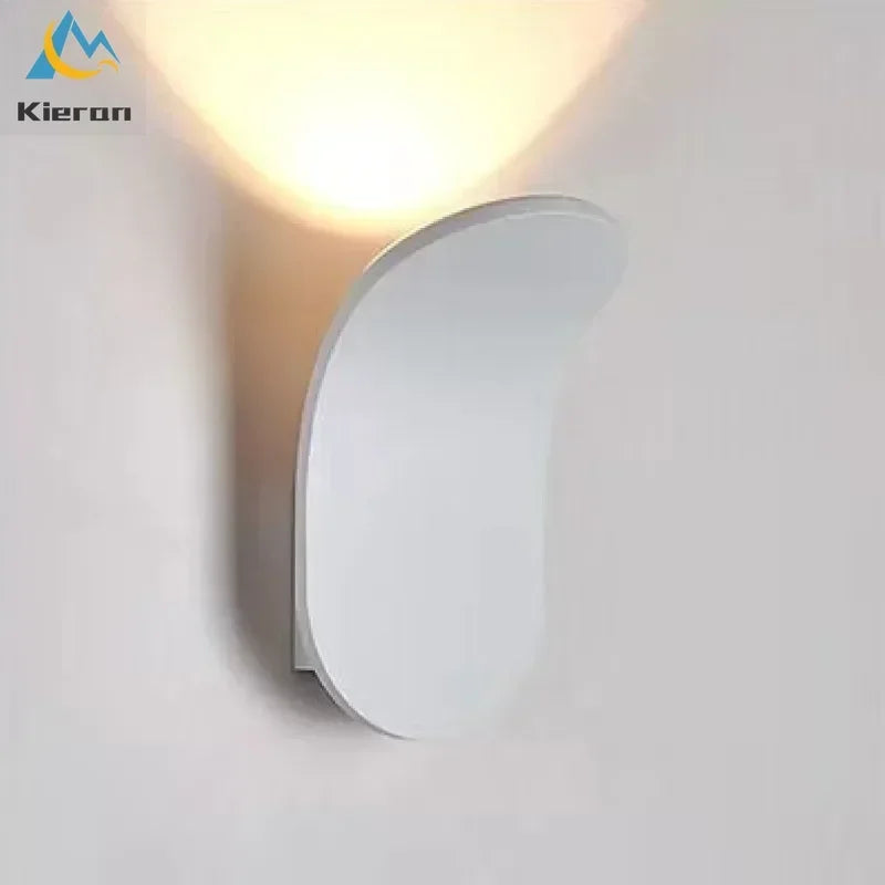 مصباح حائط لوح تزلج ليد على شكل ضمادة من DecorBites™ لديكور عصري على الطراز الاسكندنافي
