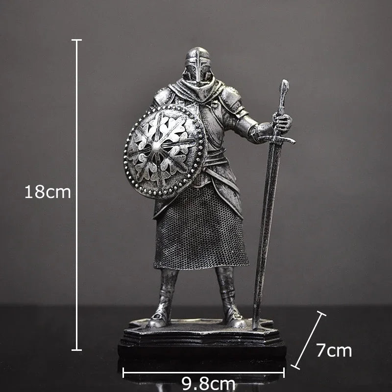 Décoration de statue de chevalier lourdement blindé en résine DecorBites™ pour bureau et esthétique de pièce