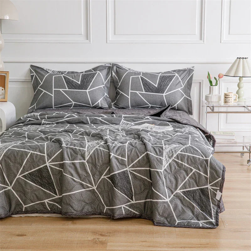 DecorBites™ Daisy Print Quilted Summer Quilt Set in Soft Breathable Fabric