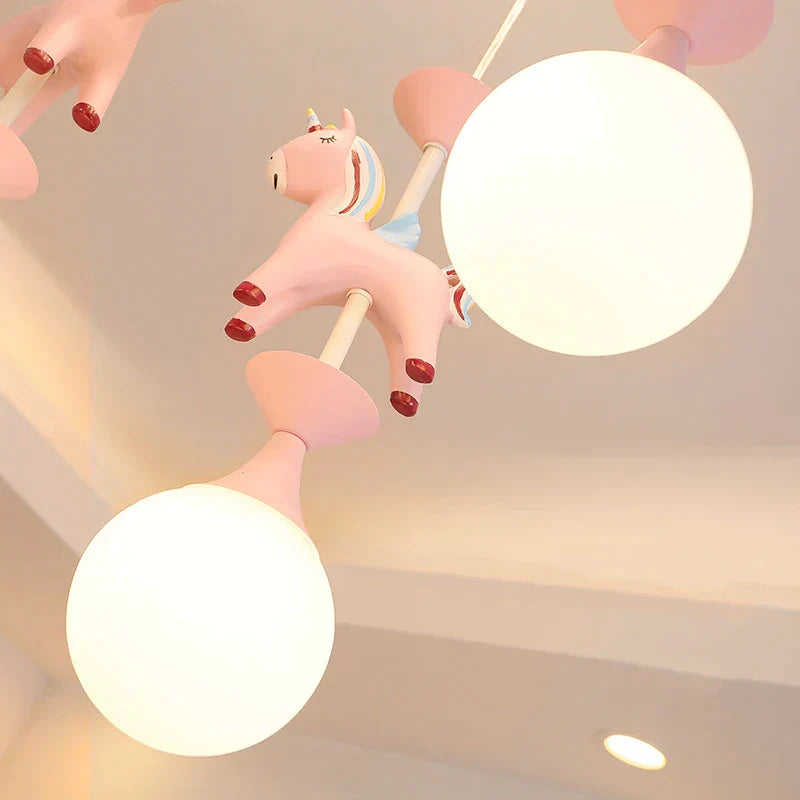 ثريا دوارة للأطفال من DecorBites™: إضاءة معلقة عصرية وإبداعية وجذابة لغرف النوم