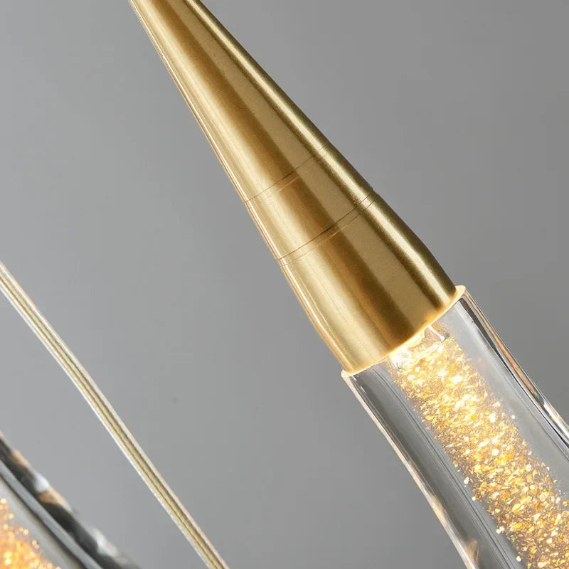 ثريا كريستالية ذهبية بتصميم قطرة من DecorBites™ بإضاءة LED للسلالم والردهات