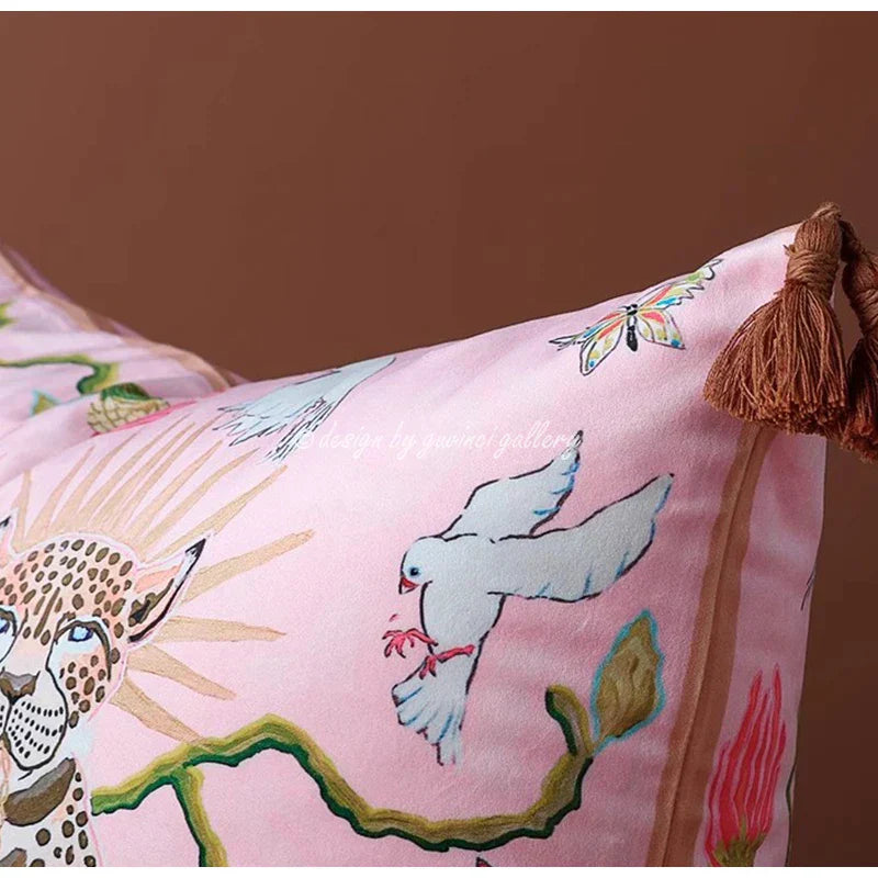 كيس وسادة هالو لُوكس تشيتا DecorBites™: غطاء وسادة مزخرف بشراشيب بتصميم GG