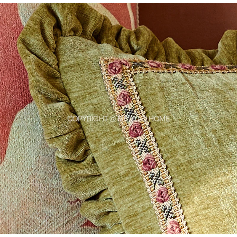 غطاء وسادة DecorBites™ Luxe المخملية الخضراء المزخرفة 35x45
