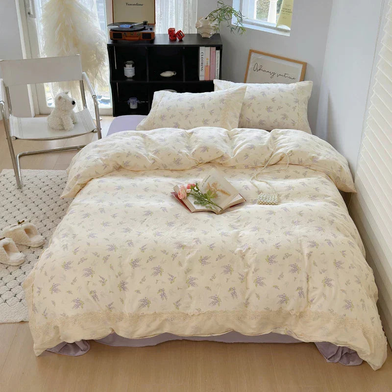 طقم لحاف DecorBites™ Lavender Lace: لحاف مقاس كوين مفرد، شرشف، أغطية وسائد