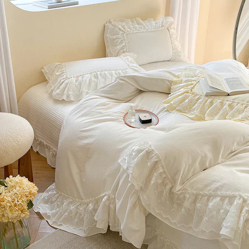 طقم مفروشات دانتيل مكشكش من DecorBites™ باللون الأبيض اللؤلؤي والأصفر الكريمي - قطن برنسيس