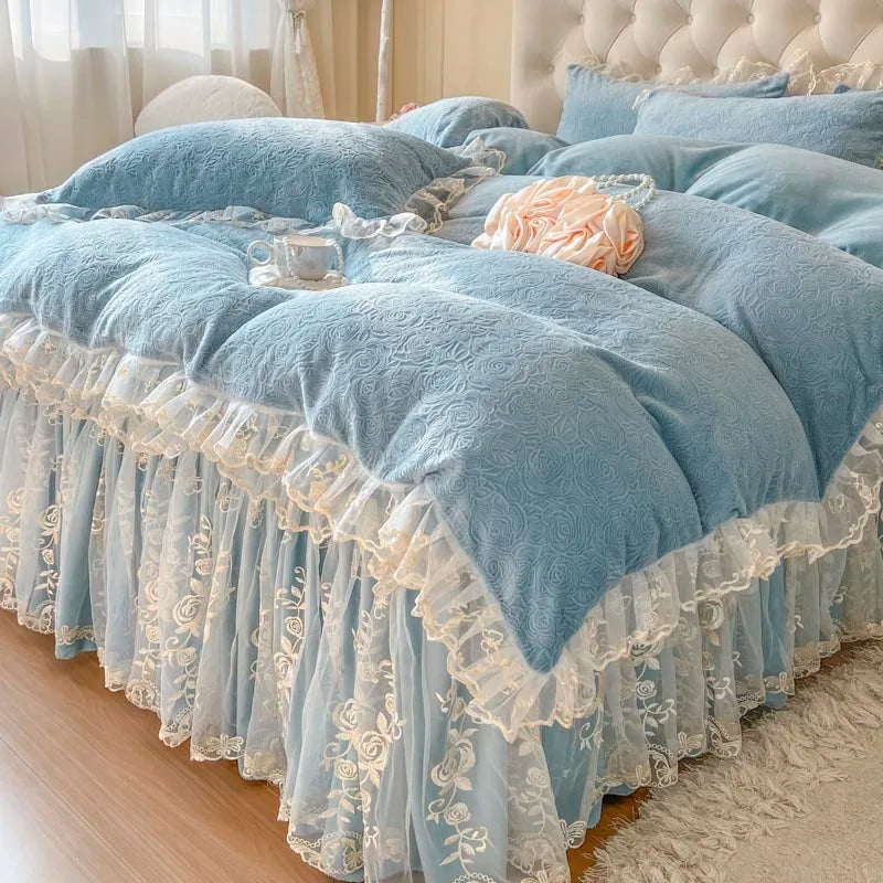 طقم سرير الأميرة الدانتيل من DecorBites™ مع غطاء لحاف وتنورة سرير مخملية