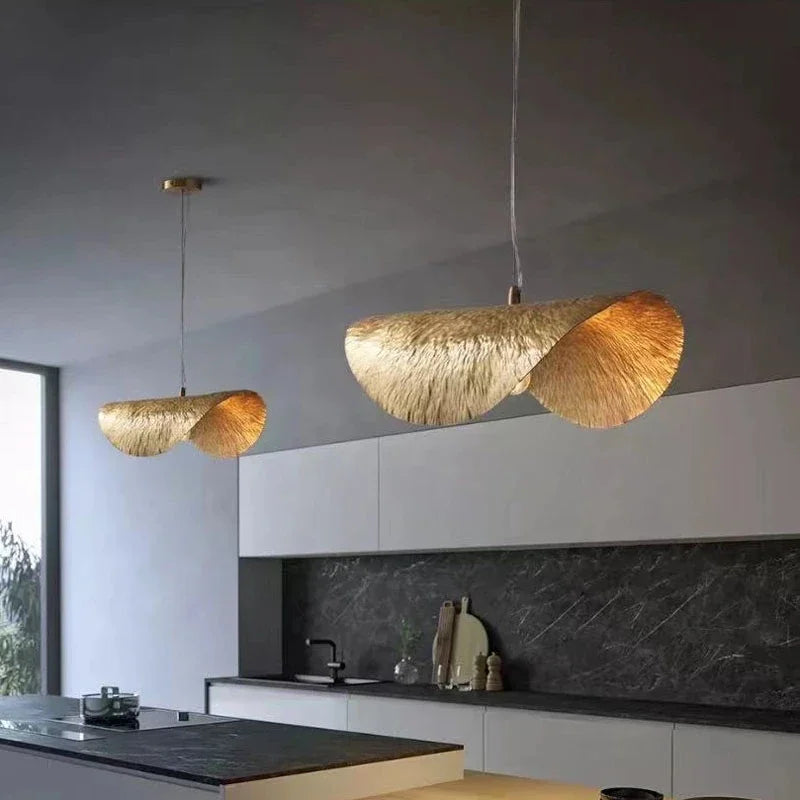 مصباح قلادة ثريا نحاسي على شكل ورقة شجر من DecorBites™ لغرفة النوم وغرفة المعيشة وغرفة الطعام والبار