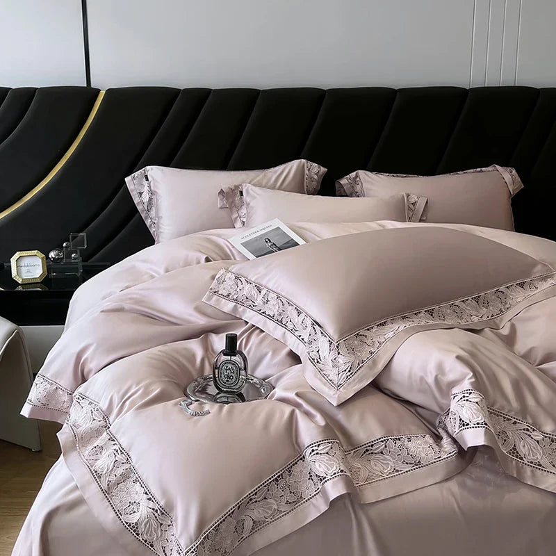 طقم شراشف سرير DecorBites™ Luxe 1500TC من القطن المصري الفاخر بحواف دانتيل عريضة: غطاء لحاف، شرشف سرير، أغطية وسائد