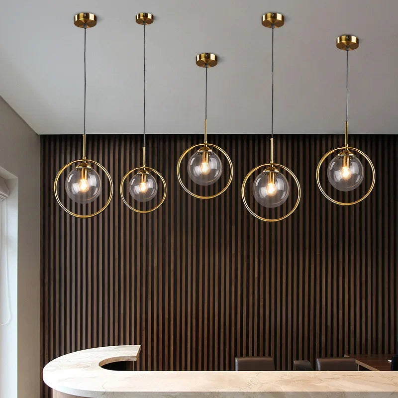 مصباح DecorBites™ المعلق الكروي الزجاجي ذو الحلقة الذهبية للمطابخ وغرف الطعام وبجانب السرير