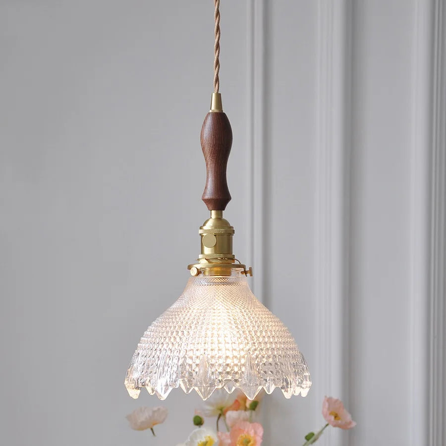 مصباح قلادة DecorBites™ LED زجاجي أخضر بمقبض خشبي نحاسي لديكور المنزل الاسكندنافي الحديث