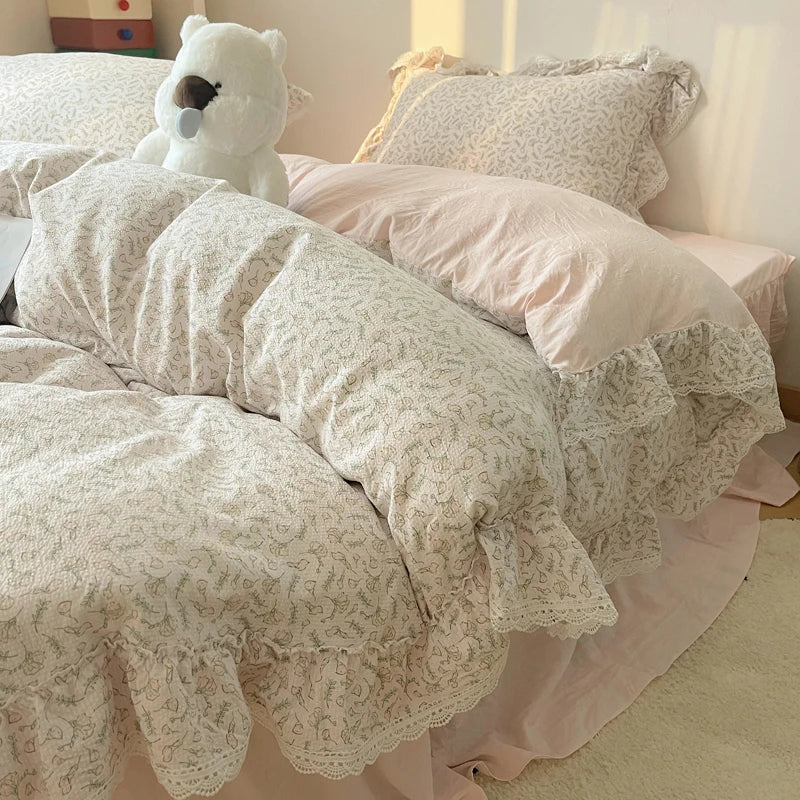 طقم مفروشات دانتيل كوري مكشكش من DecorBites™ مع غطاء سرير، خامة ناعمة ولطيفة على البشرة