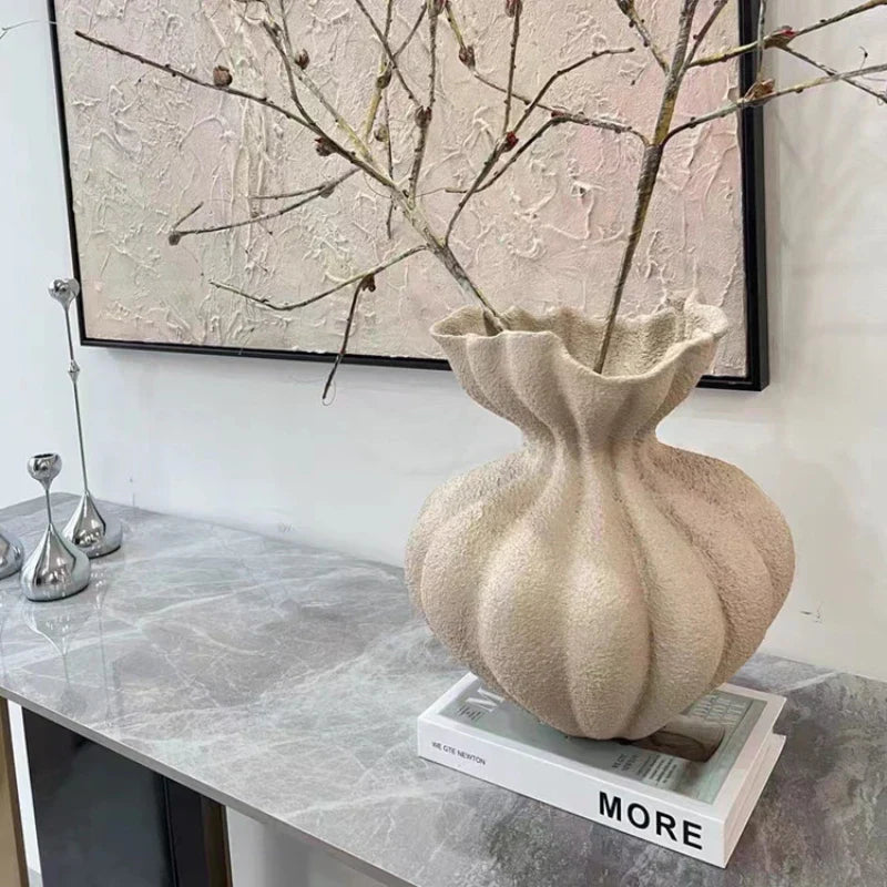 مزهرية سيراميك دانتيل من DecorBites™ لباقات وترتيبات ديكور المنزل