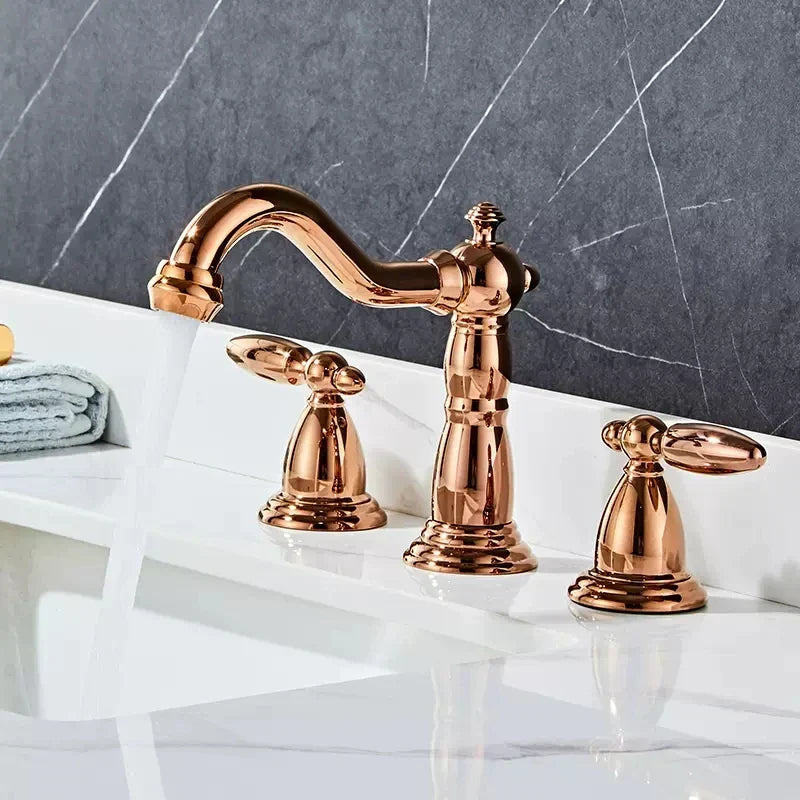 DecorBites™ Gold Brass Widespread Bathroom Faucet - خلاطات حوض حمام واسعة الانتشار من النحاس الذهبي - 3 فتحات للحوض العتيق