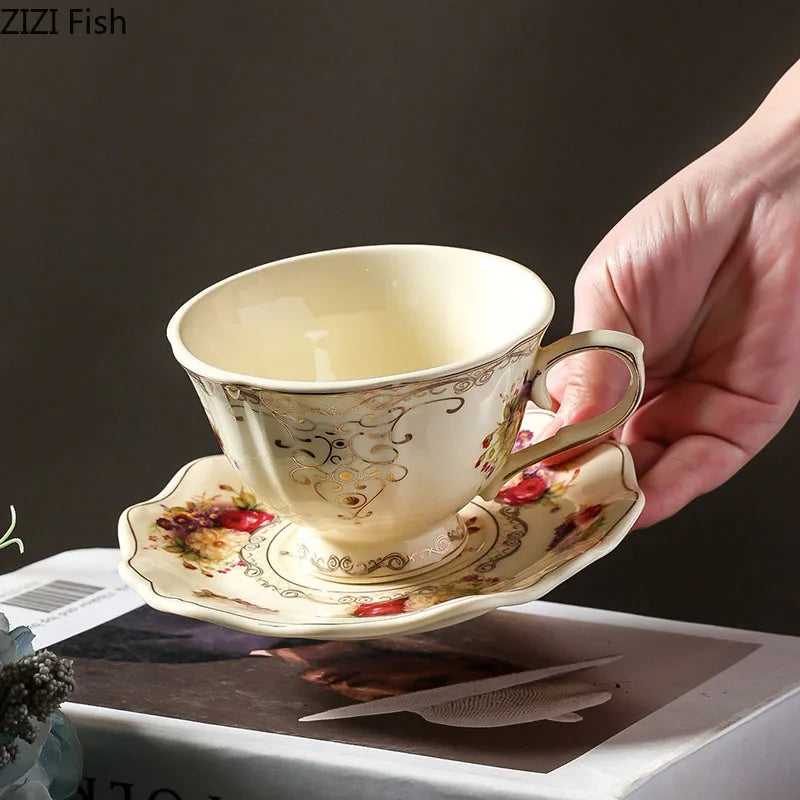 طقم فنجان وصحن سيراميك مزين بالدانتيل على شكل زهرة من DecorBites™ - فنجان شاي مطلي بالذهب لطاولة الطعام