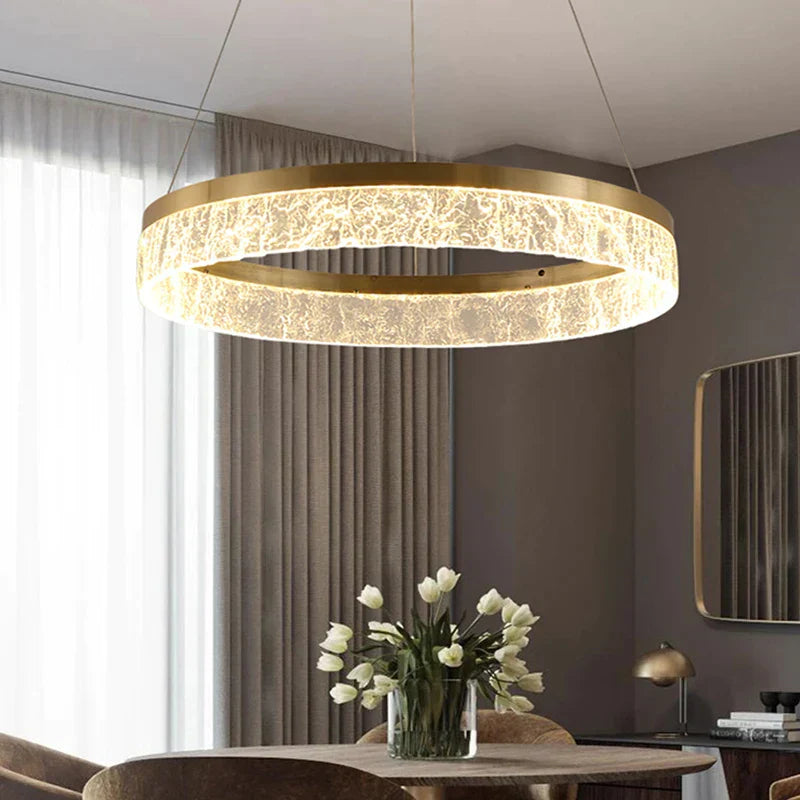 ثريات DecorBites™ الذهبية بتقنية LED لديكور أنيق للمنازل والفنادق