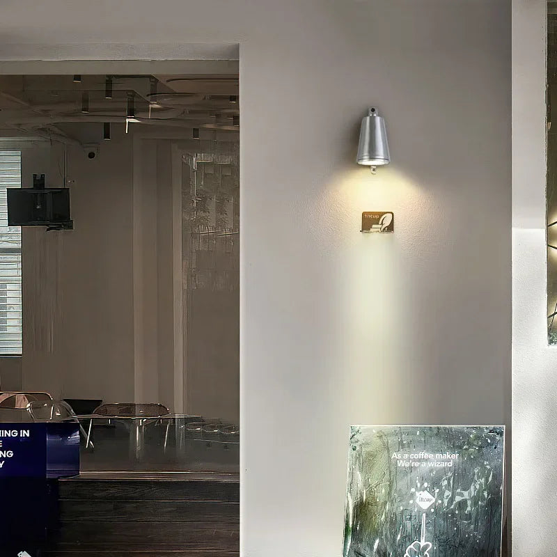 مصباح حائط خارجي صناعي عتيق من DecorBites™ لمداخل متاجر الملابس