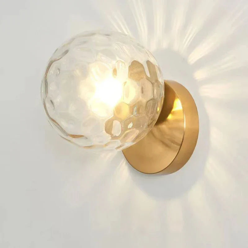 Applique murale LED DecorBites™ boule de verre dorée pour la décoration du salon, de la chambre et de la salle de bain
