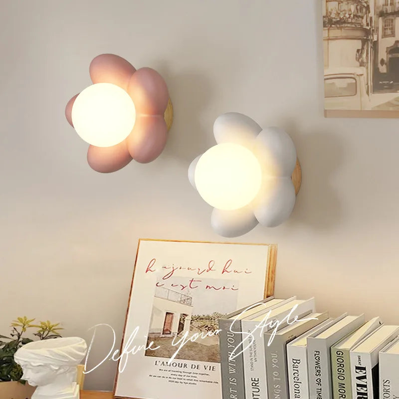 مصباح حائط LED براتنج زهور للأطفال من ديكور بايتس™، مصباح G9، أبيض وردي، ديكور غرفة نوم إبداعي