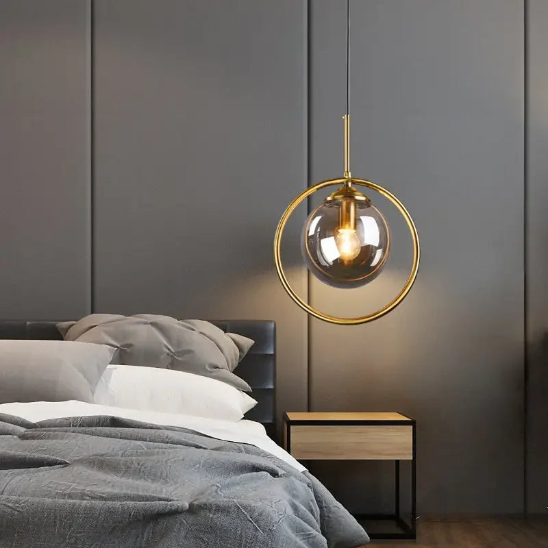 مصباح DecorBites™ المعلق الكروي الزجاجي ذو الحلقة الذهبية للمطابخ وغرف الطعام وبجانب السرير