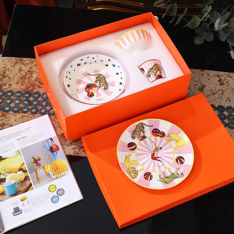 طقم أدوات مائدة للأطفال من DecorBites™ Circus Troup - أطباق، أوعية، كوب، قدر، صحن - هدية للأطفال