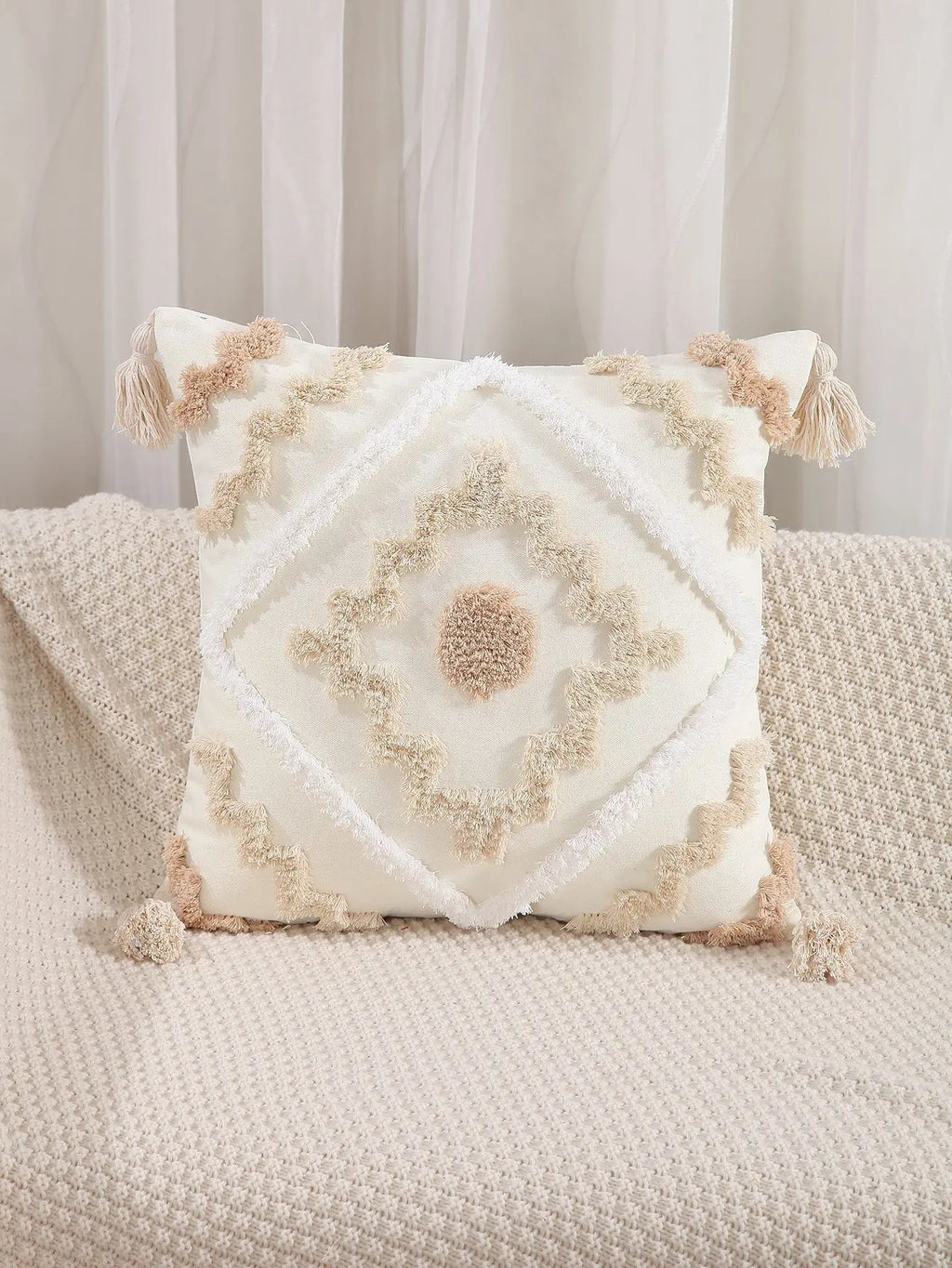 غطاء وسادة DecorBites™ مزخرف بنقشات هندسية مطرزة بالزهور بوهيمي مع شرابة