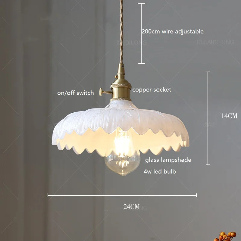 مصباح قلادة DecorBites™ LED زجاجي أخضر بمقبض خشبي نحاسي لديكور المنزل الاسكندنافي الحديث