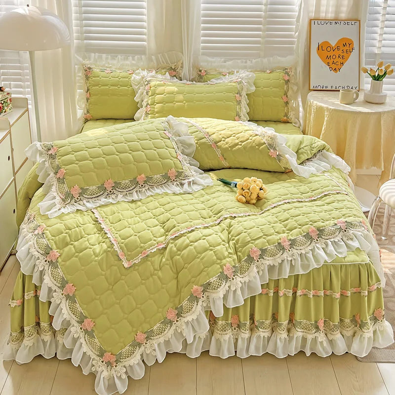 طقم مفروشات أميرة كوري من DecorBites™: أزهار، دانتيل، كشكشة، تطريز، مبطن، غطاء لحاف، مفرش سرير