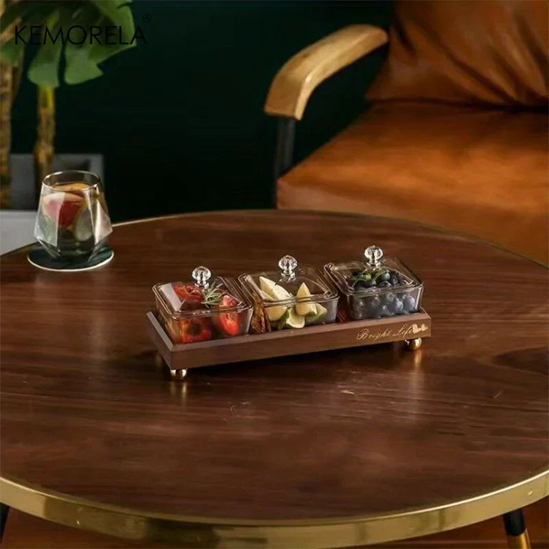 طبق فواكه زجاجي فاخر خفيف من DecorBites™ مع مقصورة خشبية من الخيزران