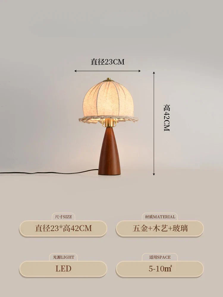 مصباح طاولة خشبي ديكور بايتس™ LED ذهبي لامع - تصميم ريترو فاخر من العصور الوسطى