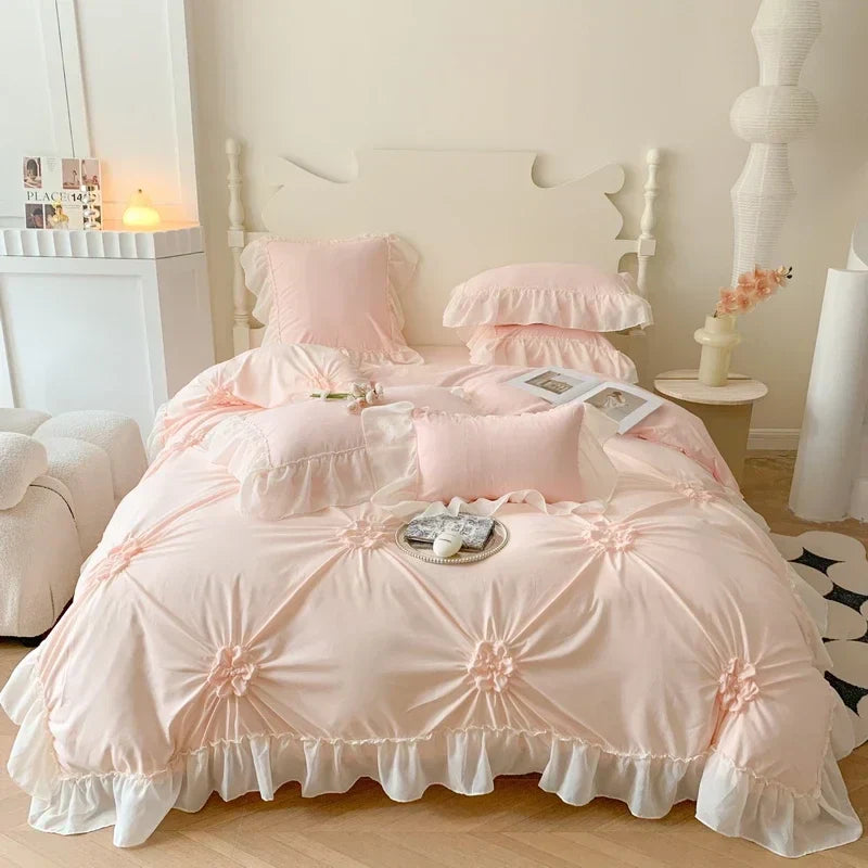 طقم سرير الأميرة الدانتيل™ من DecorBites: غطاء لحاف وملاءة ووسائد بكشكشة وأقواس رومانسية