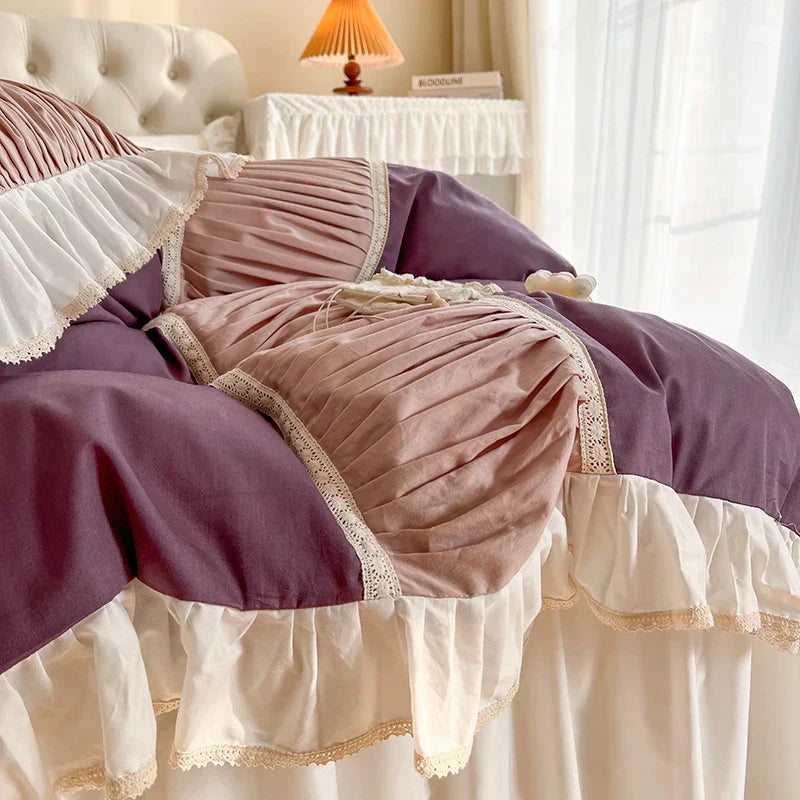 طقم مفروشات قطن بتصميم أميرات كوري من DecorBites™ مع كشكشة بليسيه وغطاء لحاف ناعم
