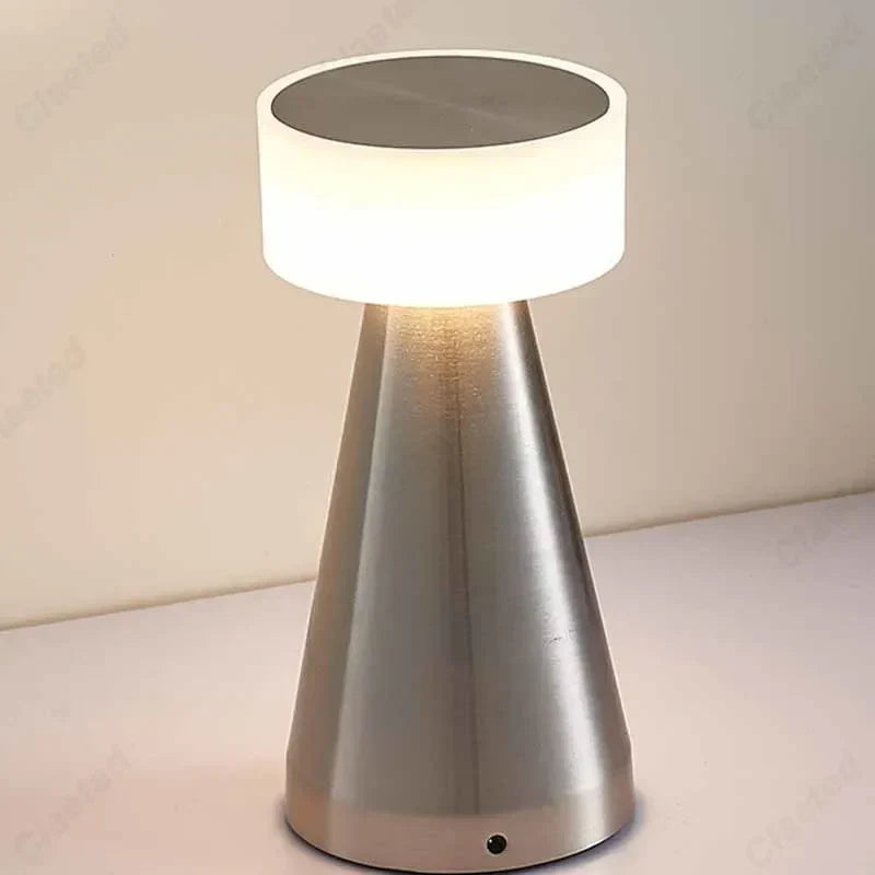 مصباح طاولة LED من DecorBites™: مصباح ليلي يعمل باللمس وقابل لإعادة الشحن عبر USB