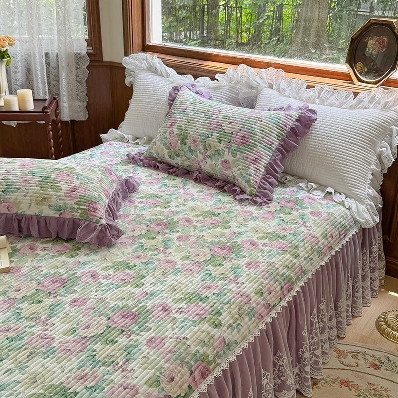 طقم مفرش سرير DecorBites™ Lace Ruffles مع أغطية وسائد لأسرّة 1.2-2 متر