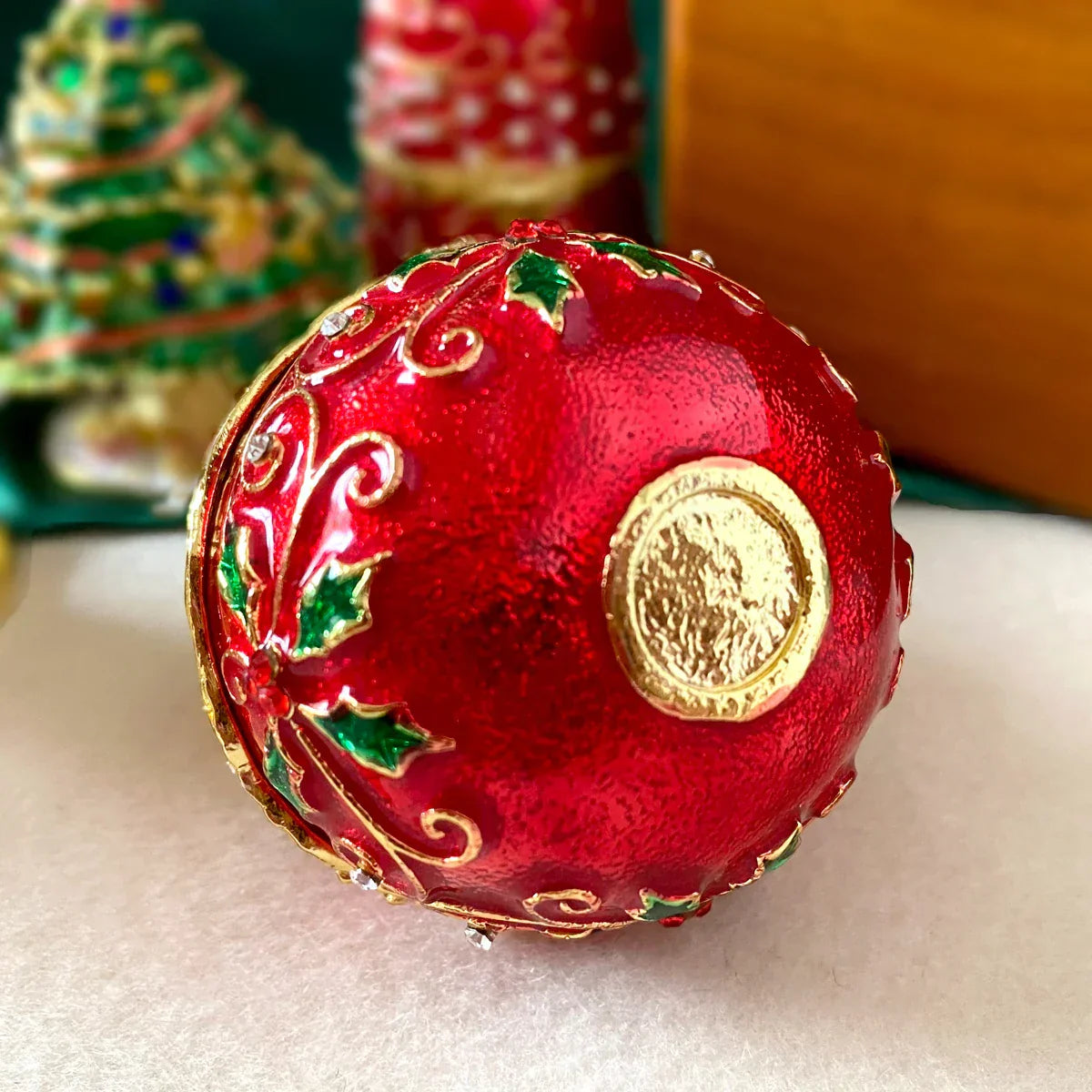 صندوق الحلي جينغل بيل من DecorBites™ بالكريستال، مرسوم يدويًا، ديكور لشجرة عيد الميلاد