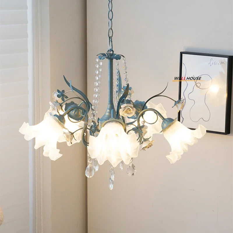 ثريا زهور كريستال DecorBites™: إضاءة LED فاخرة على الطراز الفرنسي للمنزل أو الفندق أو المتجر
