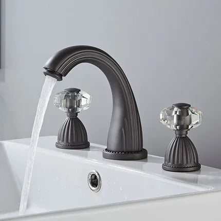 DecorBites™ صنبور حوض ذهبي بمقبض كريستال، 3 فتحات، خلاط حوض حمام واسع الانتشار