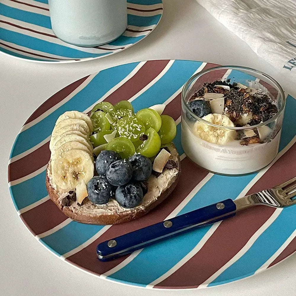 طبق طعام دائري من ألياف الخيزران بتصميم كوري من DecorBites™ للحلويات والفواكه والكعك
