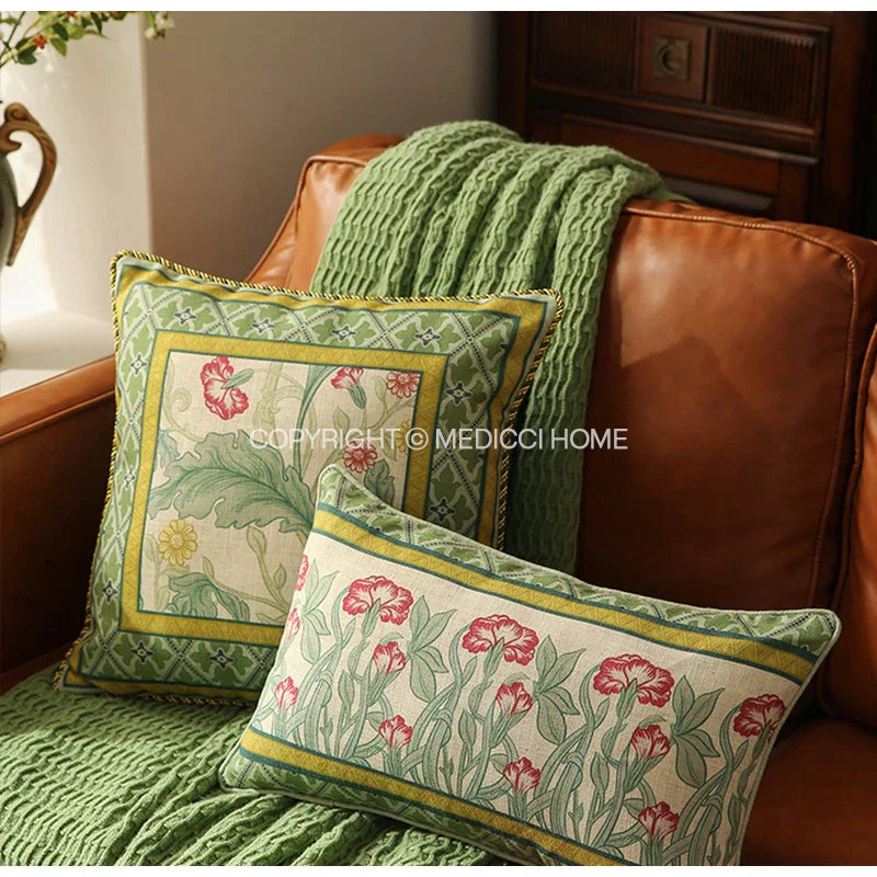 غطاء وسادة أسفل الظهر من الكتان الفرنسي فلاكس بطبعة زهور وطيور، أخضر فاتح من DecorBites™