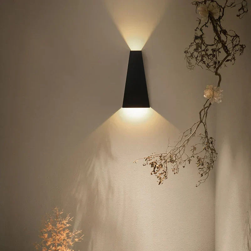 DecorBites™ مصباح حائط LED عصري بسيط بجانب السرير لغرفة المعيشة والفندق