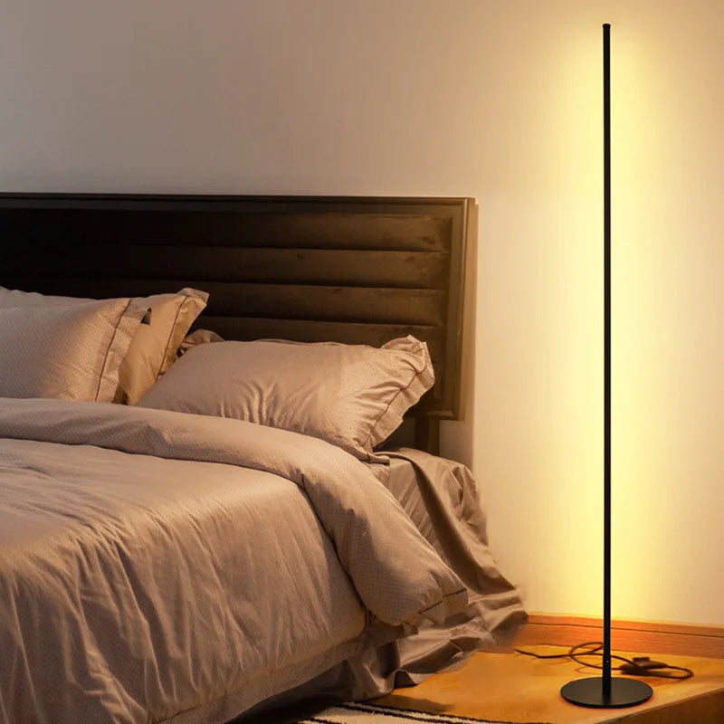 مصباح أرضي LED ديكور بايتس™ بقوة 15 واط من الألمنيوم والحديد المطلي باللونين الأسود/الأبيض لإضاءة غرف المعيشة والنوم