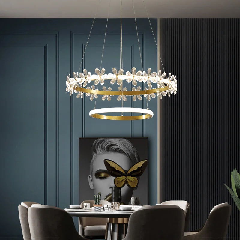 ثريا معلقة على شكل حلقة كريستال ذهبية من DecorBites™، تصميم عصري فاخر لديكور المنزل